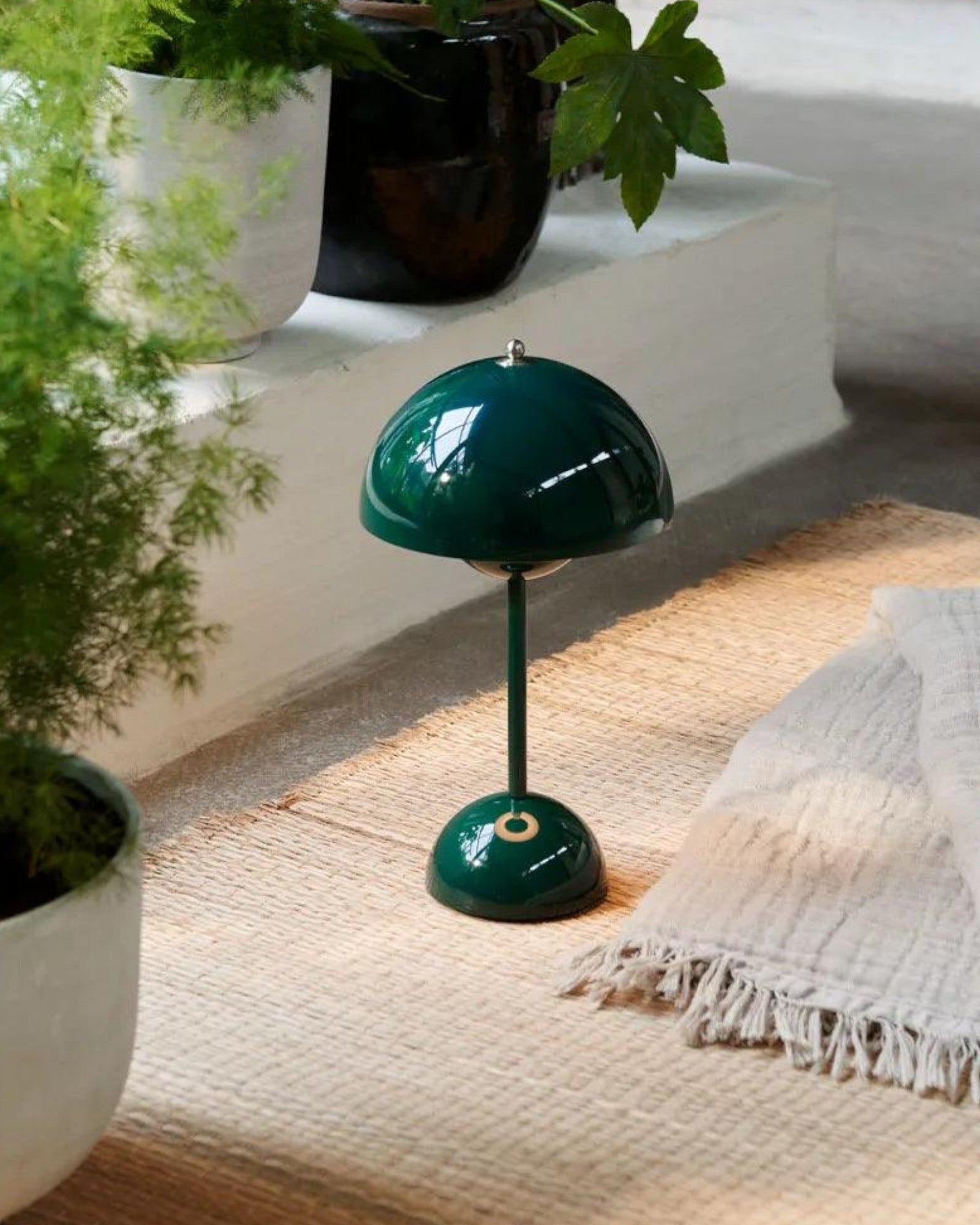 Modern FlowerGlow LED-bordslampa med dimbar strömbrytare
